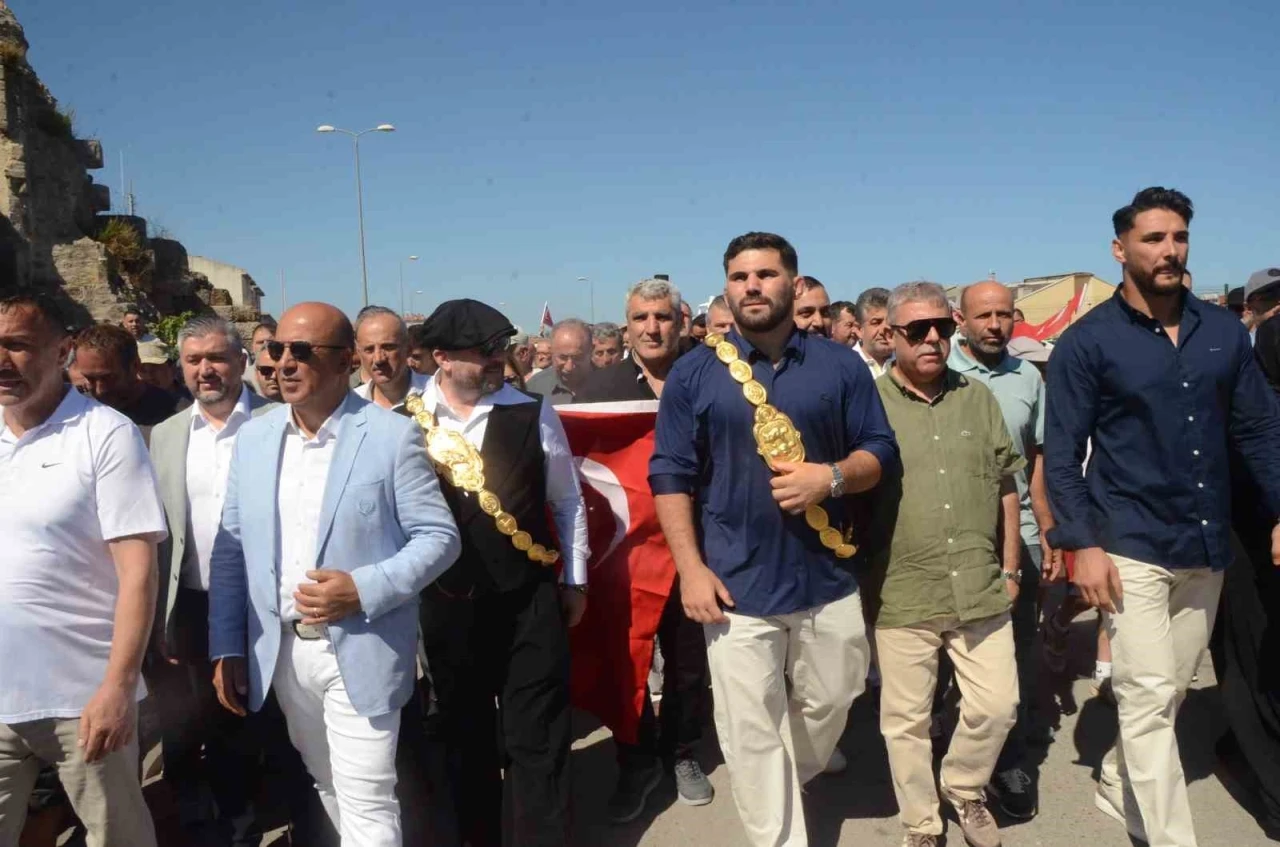 Başpehlivan Erkan Taş&rsquo;a memleketi Sinop&rsquo;ta g&ouml;rkemli karşılama
