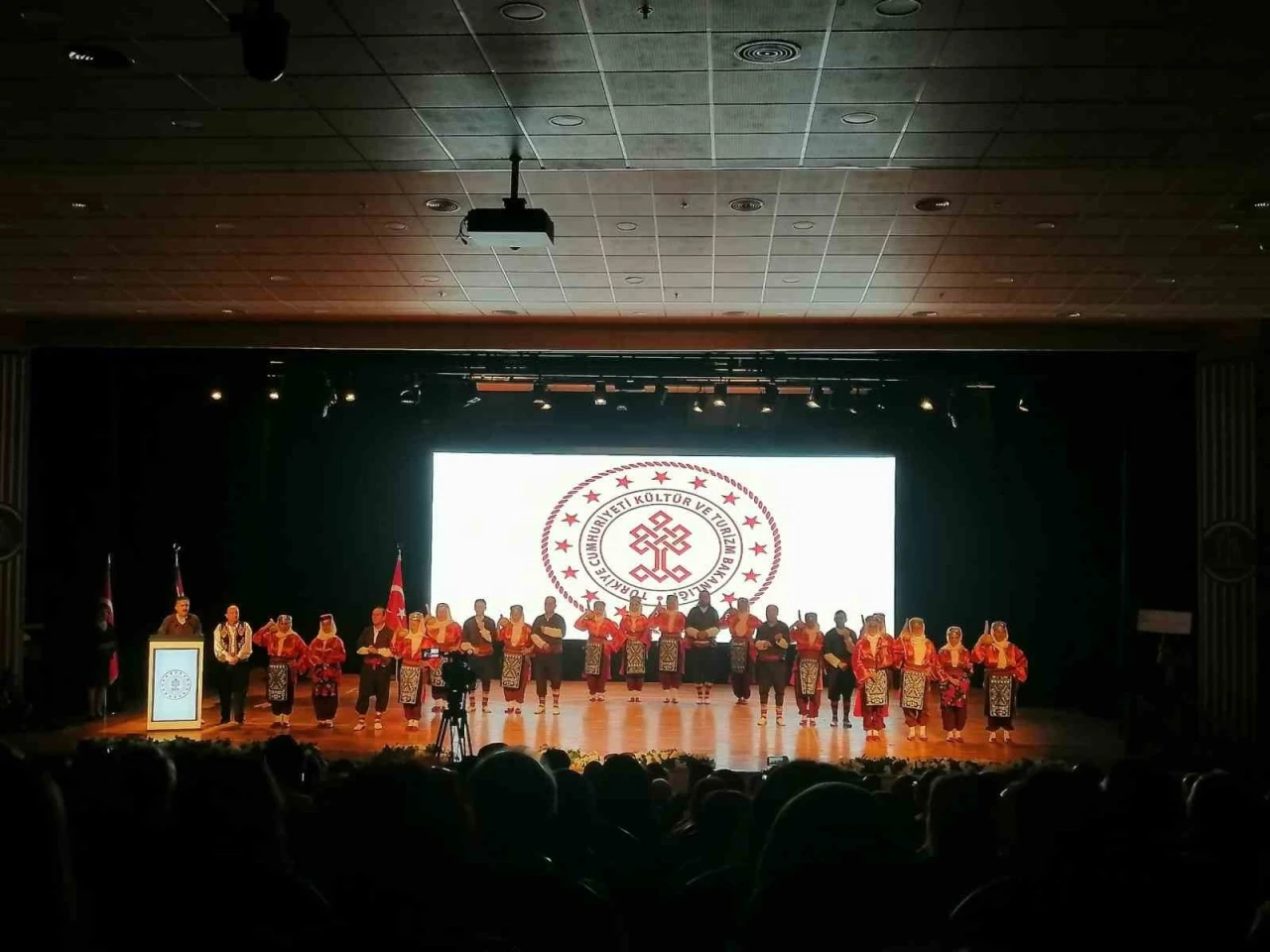 Batı Karadeniz&rsquo;in en kapsamlı halk oyunları ş&ouml;leni ger&ccedil;ekleştirildi
