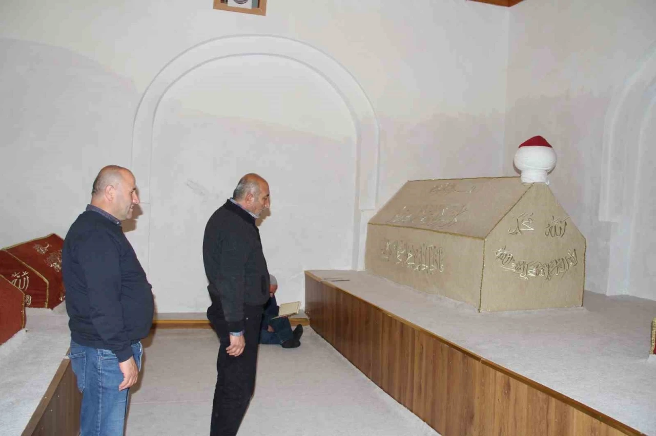 Batı Karadeniz’in fatihi Emir Karatekin Bey’in kabri asırlardır ziyaretçilerini ağırlıyor
