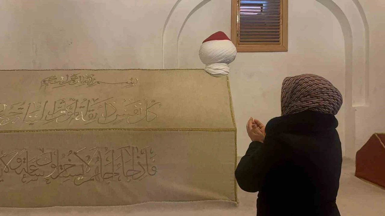 Batı Karadeniz&rsquo;in fatihi Emir Karatekin Bey&rsquo;in kabrini her yıl binlerce kişi ziyaret ediyor
