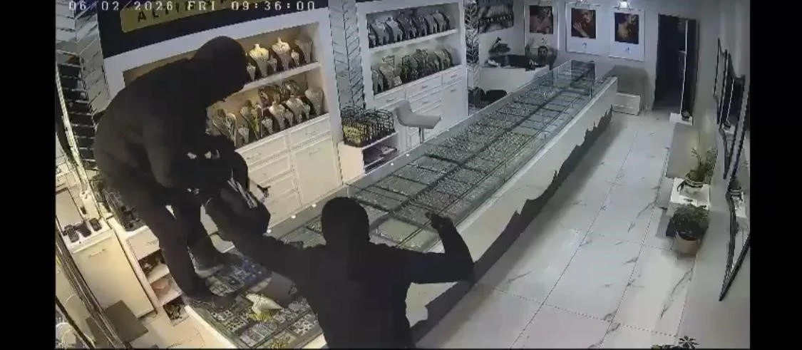 Batman&rsquo;da 90 saniyede milyonluk kuyumcu soygunu kamerada
