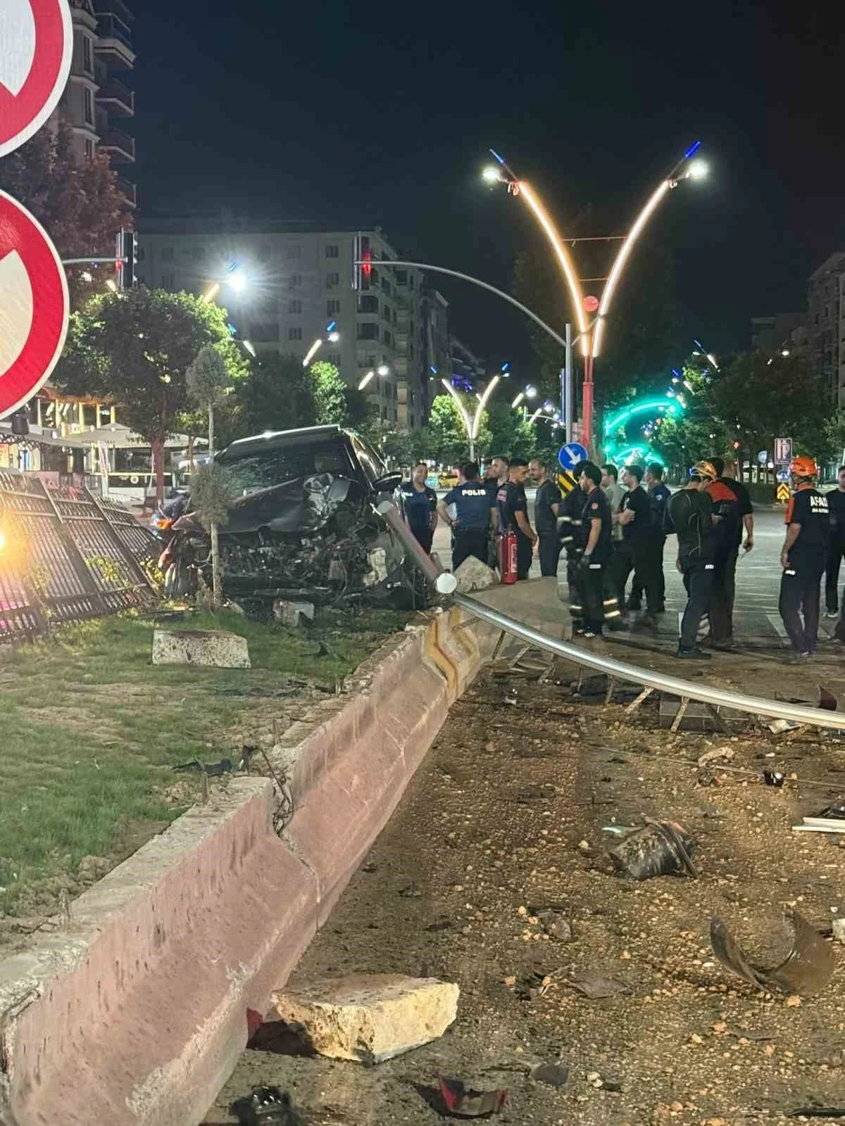 Batman&rsquo;da ara&ccedil;lar &ccedil;arpıştı: 3 yaralı
