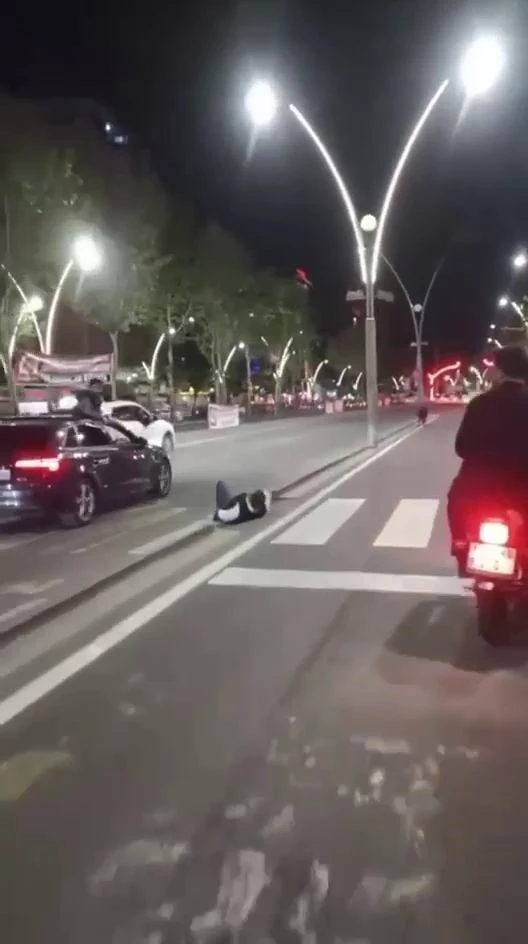 Batman&rsquo;da domuz dehşeti: Yayaya &ccedil;arpıp yaraladı, trafiğin altını &uuml;st&uuml;ne getirdi
