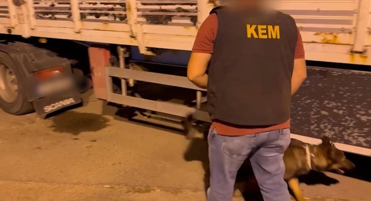 Batman’da durdurulan tırda 27 kilogram esrar ele geçirildi
