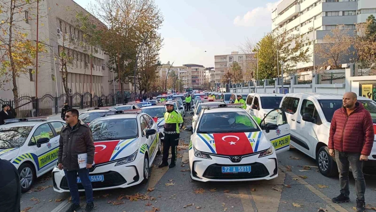 Batman&rsquo;da emniyet ve jandarmaya 151 yeni ara&ccedil; teslim edildi
