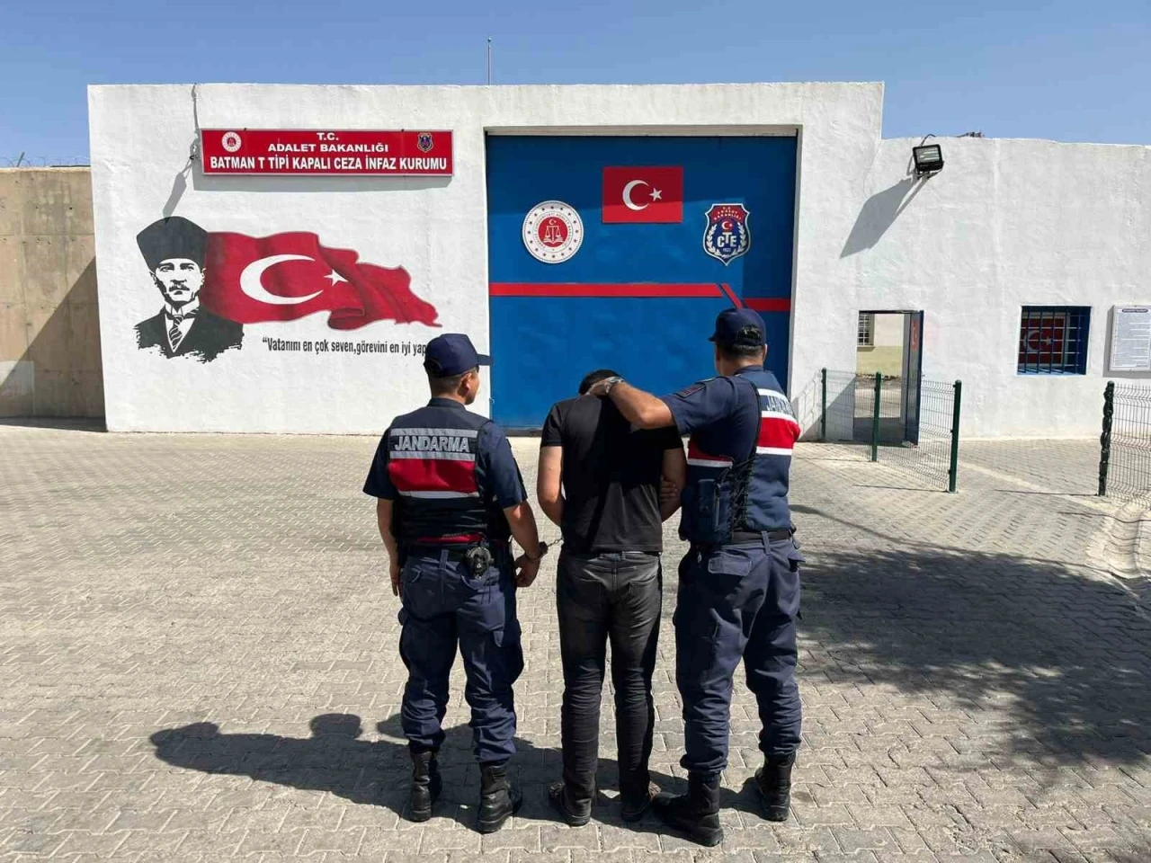 Batman’da JASAT timlerinden firari hükümlülere operasyon: 6 kişi yakalandı
