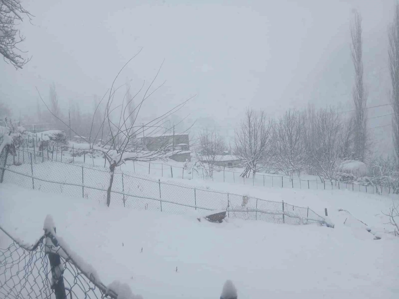 Batman&rsquo;da kar esareti: 300&rsquo;&uuml;n &uuml;zerinde k&ouml;y ve mezra yolu kapandı
