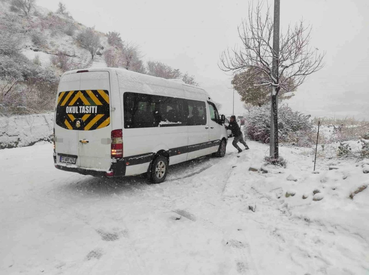 Batman&rsquo;da kar esareti: 96 noktada mahsur kalma olayı yaşandı
