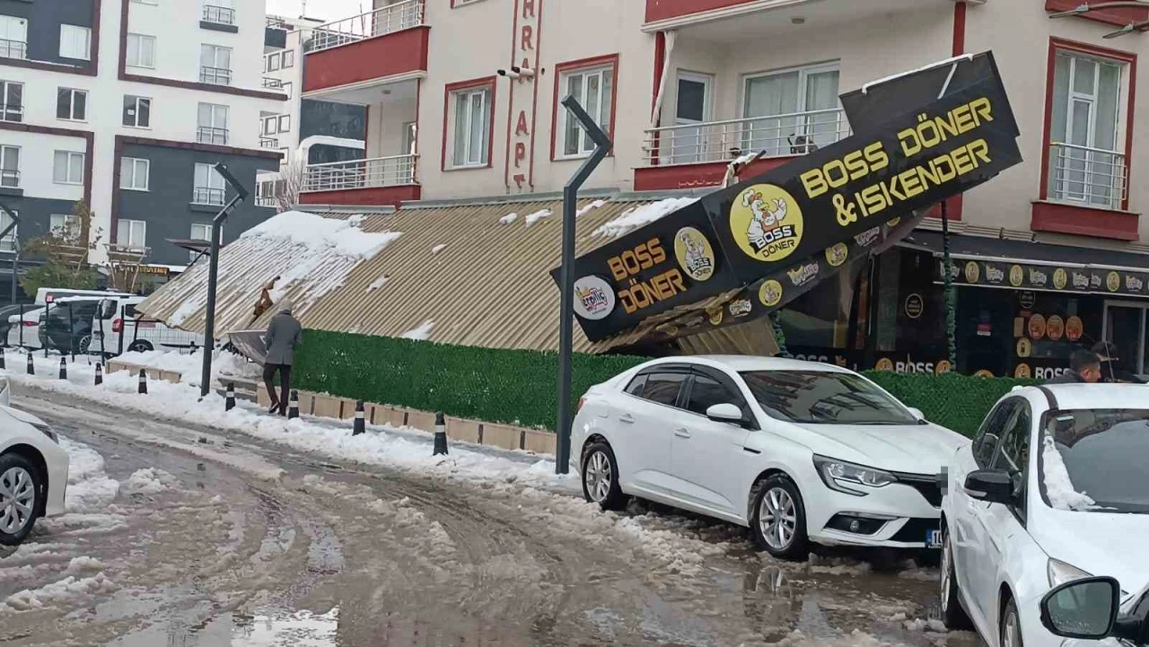 Batman&rsquo;da kar nedeniyle iş yerlerin sundurması &ccedil;&ouml;kt&uuml;
