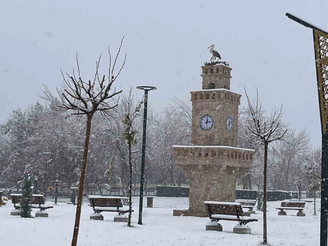 Batman&rsquo;da kar sevinci: Sokaklar beyaza b&uuml;r&uuml;nd&uuml;
