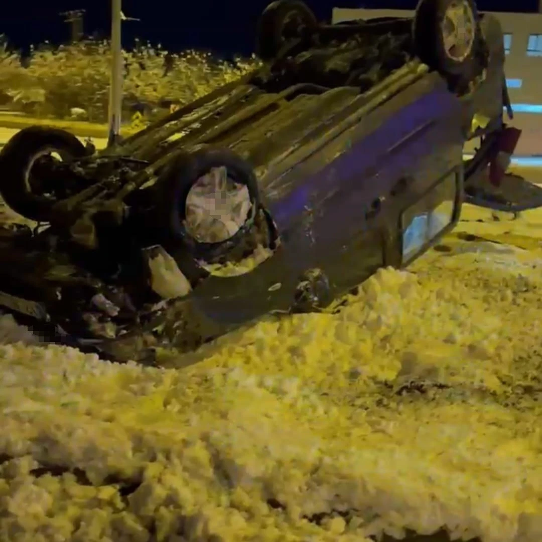 Batman&rsquo;da kar ve buzlanma kazaya neden oldu: 2 yaralı
