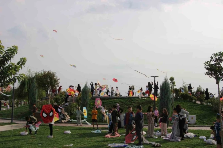 Batman&rsquo;da &ouml;ğrenciler Cumhuriyet&rsquo;in 100. yılını u&ccedil;urtma u&ccedil;urarak kutladı
