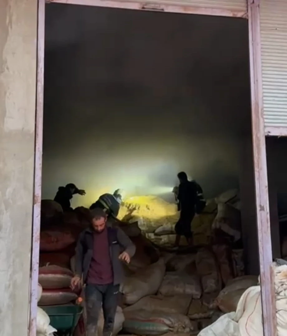 Batman’da saman ve arpa deposunda yangın
