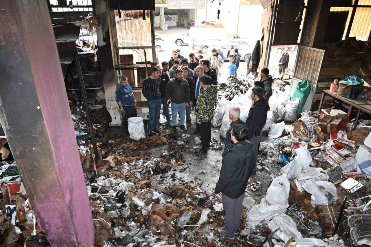 Batman&rsquo;da sanayi sitesinde yangın: Alevler b&uuml;y&uuml;meden s&ouml;nd&uuml;r&uuml;ld&uuml;
