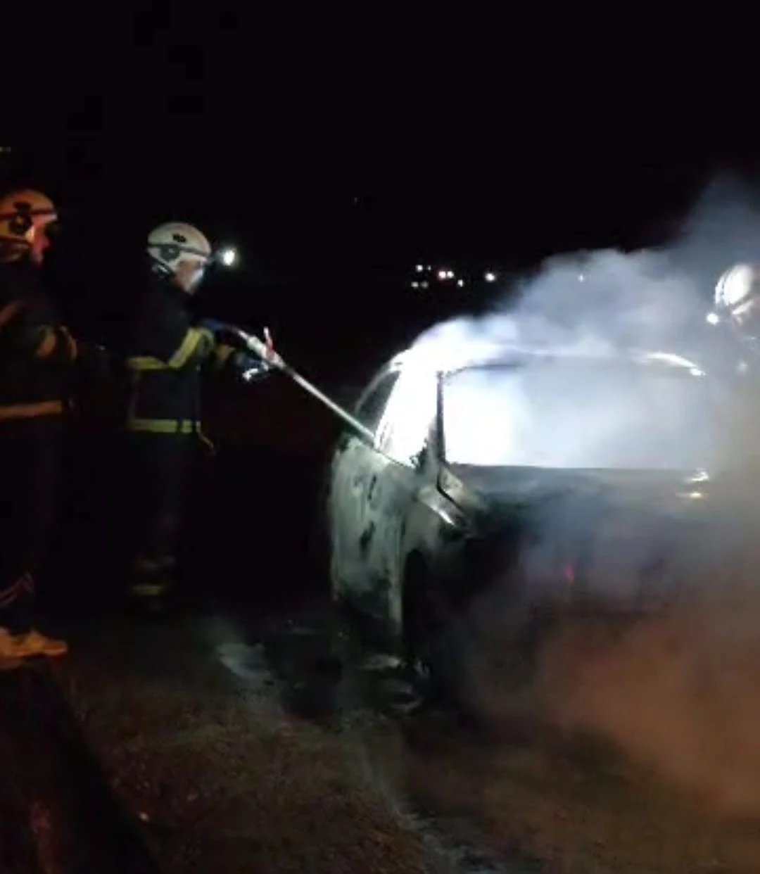 Batman’da seyir halindeki otomobil alev aldı