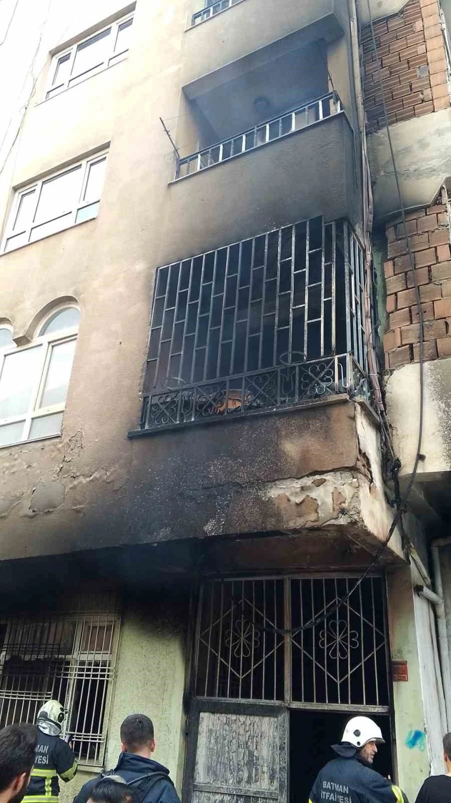 Batman’da Suriyelilerin kaldığı binada yangın
