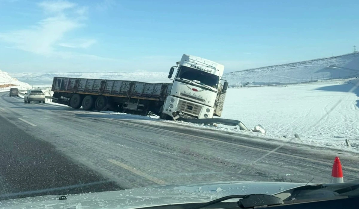 Batman-Hasankeyf yolunda zincirleme Kaza
