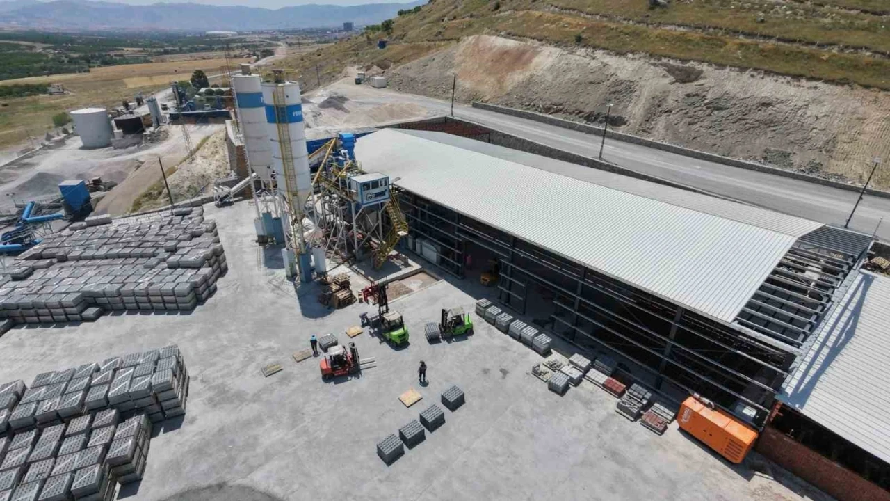 Battalgazi Belediyesi Kilit Taşı ve Bord&uuml;r &Uuml;retim Tesisi &uuml;retime başladı
