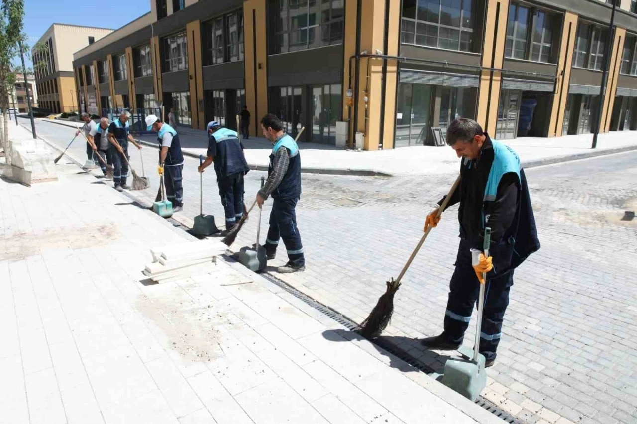 Battalgazi Belediyesi&rsquo;nden Akpınar &Ccedil;arşısı&rsquo;nda temizlik &ccedil;alışması
