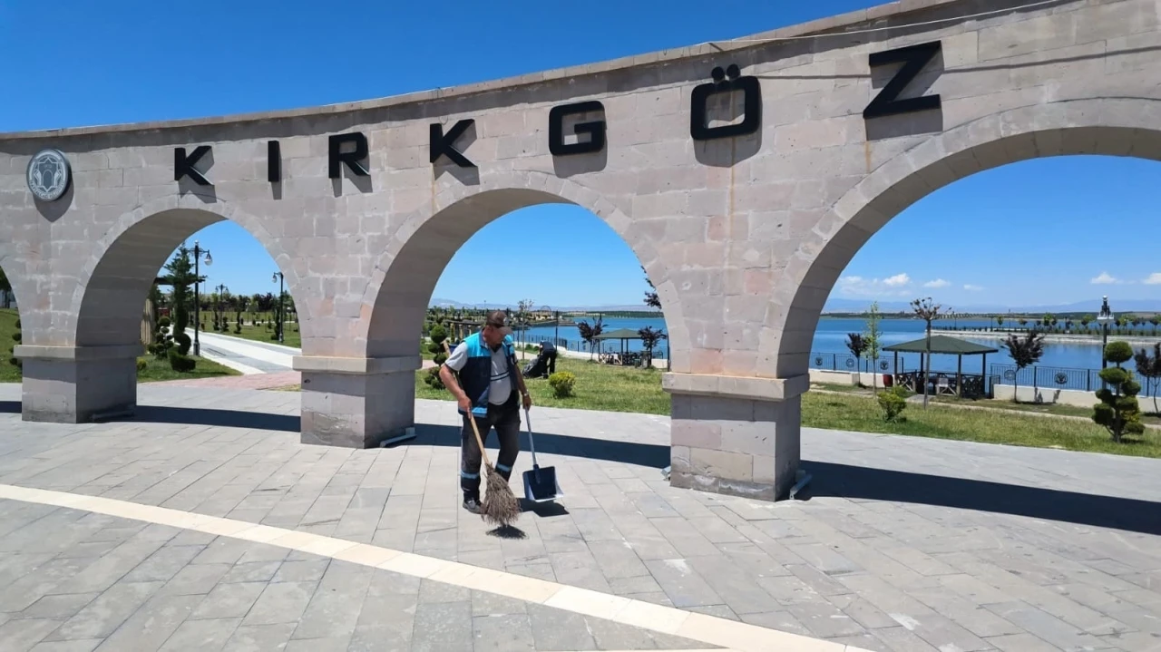 Battalgazi Belediyesi&rsquo;nden Kırkg&ouml;z Sahil Parkı&rsquo;nda temizlik &ccedil;alışması
