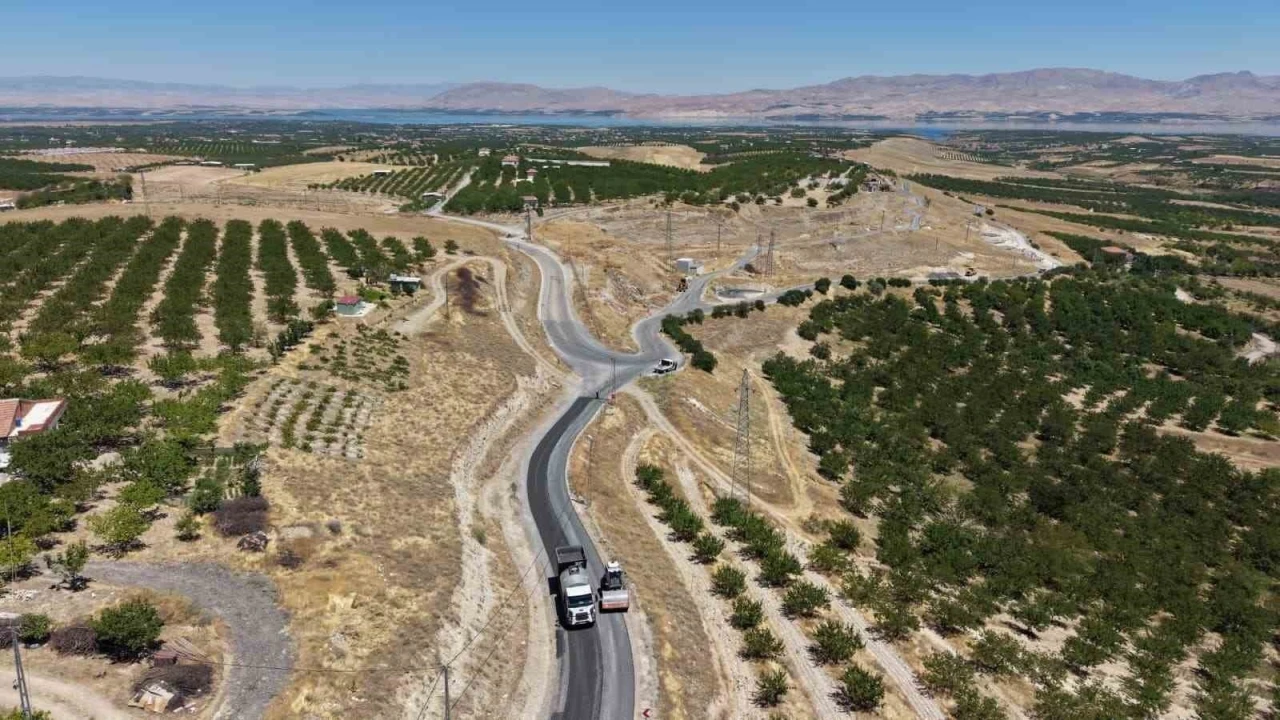 Battalgazi&rsquo;de asfalt &ccedil;alışmaları s&uuml;r&uuml;yor
