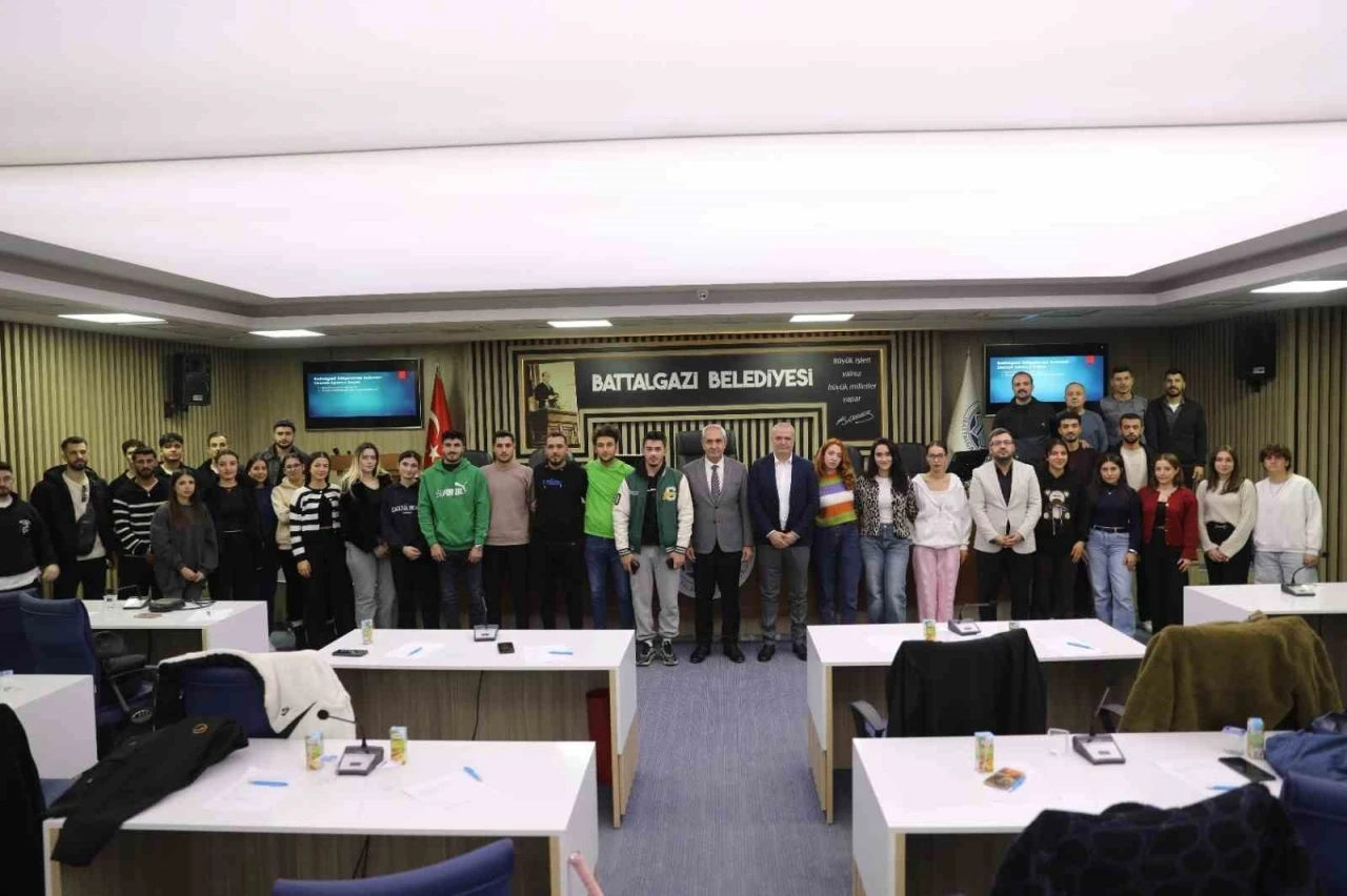 Battalgazi’de gençlik çalışmaları öğrencilerle istişare edildi
