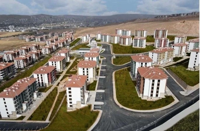 Baybatur: &quot;TOKİ tarafından Manisa’ya 7 bin 80 yeni konut yapılacak&quot;
