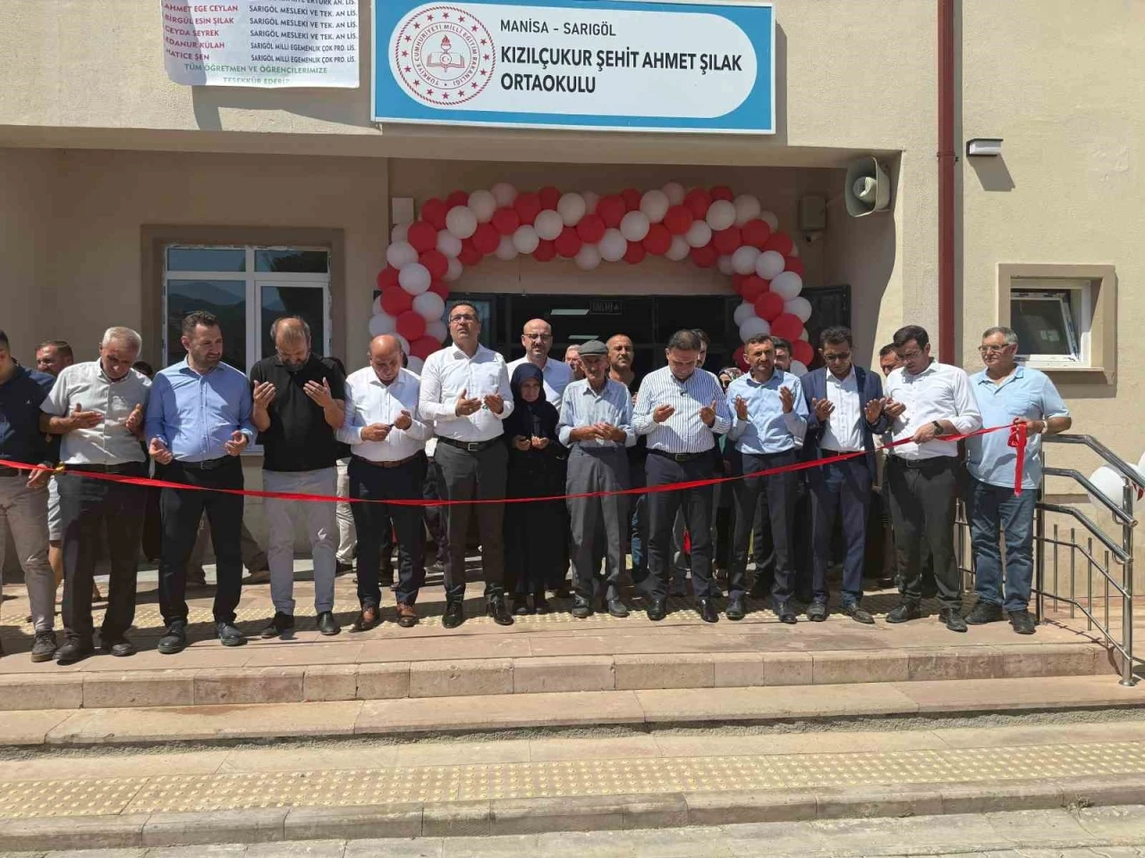 Baybatur, Sarıgöl ve Alaşehir’de üreticilerle buluştu, okul açılışı yaptı
