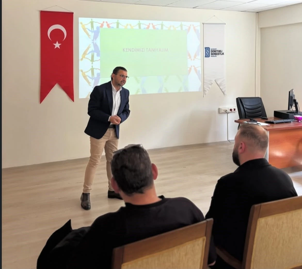 Bayburt DSM&rsquo;de &lsquo;Kendimizi Tanıyalım&rsquo; semineri d&uuml;zenlendi

