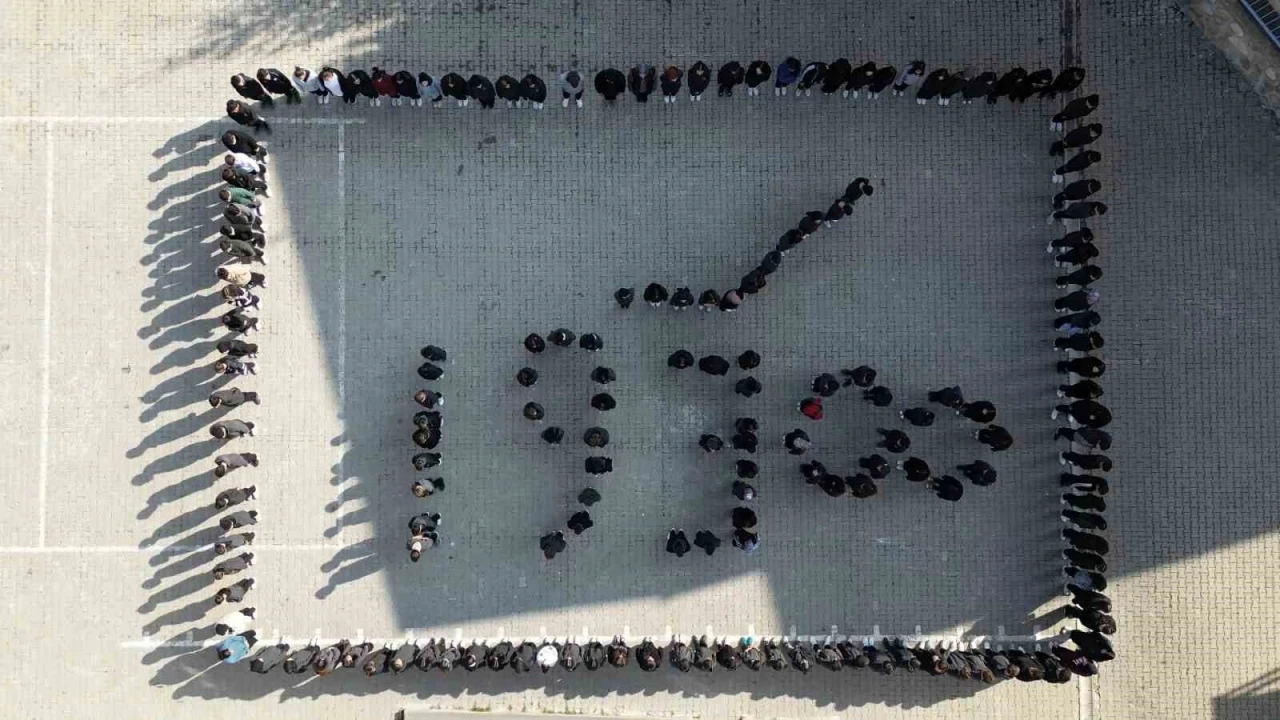 Bayburt Lisesi öğrencileri ‘1938’ koreografisiyle Atatürk’ü andı
