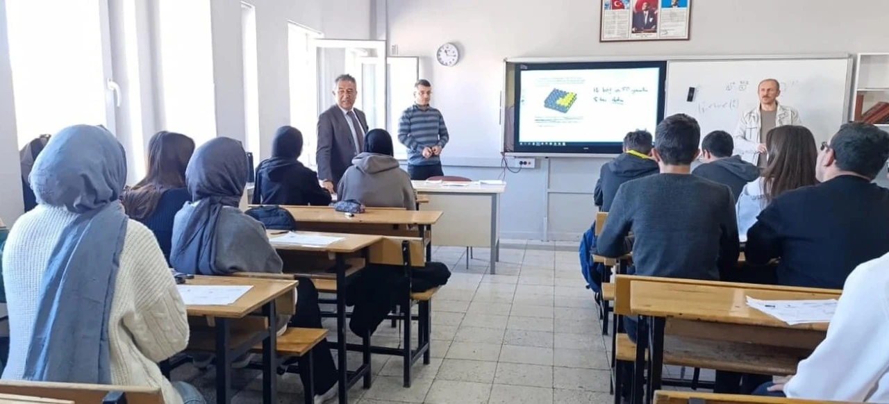 Bayburt Milli Eğitim Müdürü Güney, YKS hazırlık kamplarını ziyaret etti
