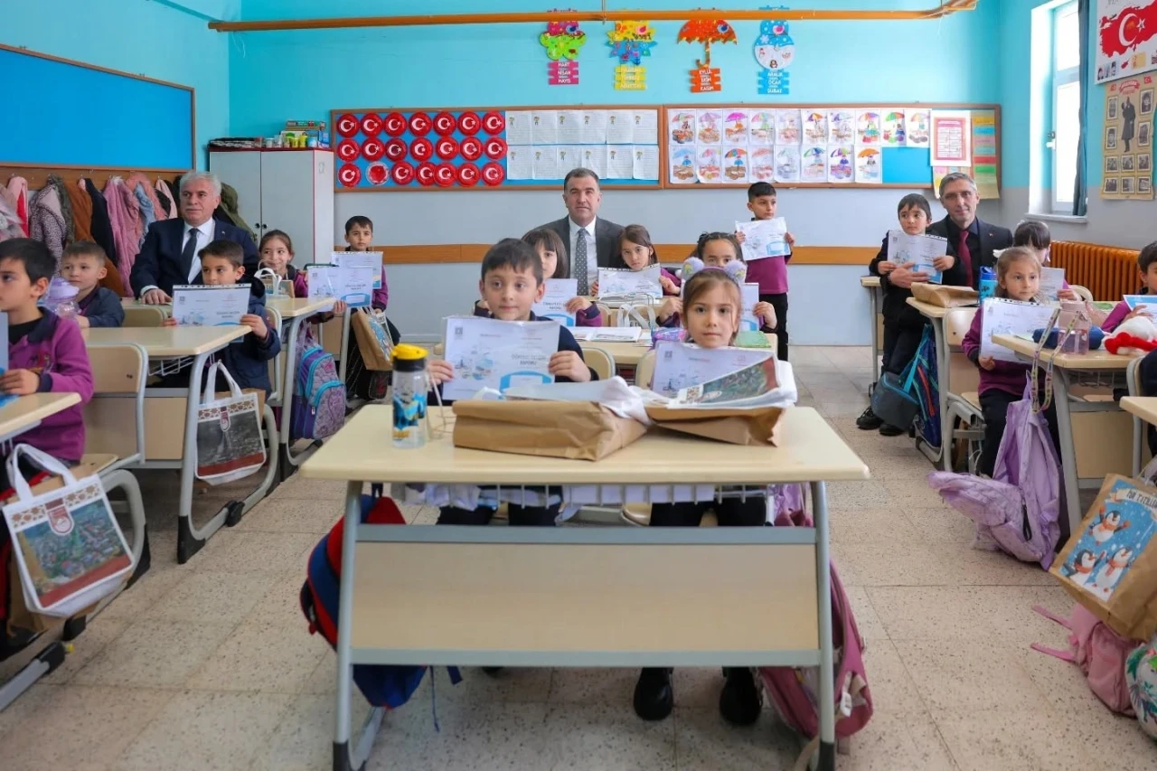 Bayburt&rsquo;ta 14 bin 319 &ouml;ğrenci karne sevinci yaşadı
