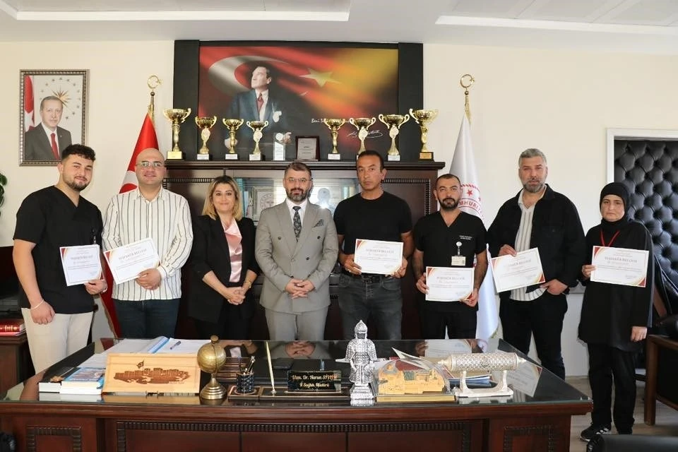 Bayburt’ta 178 köye sağlık hizmeti götüren saha ekibine teşekkür belgesi verildi
