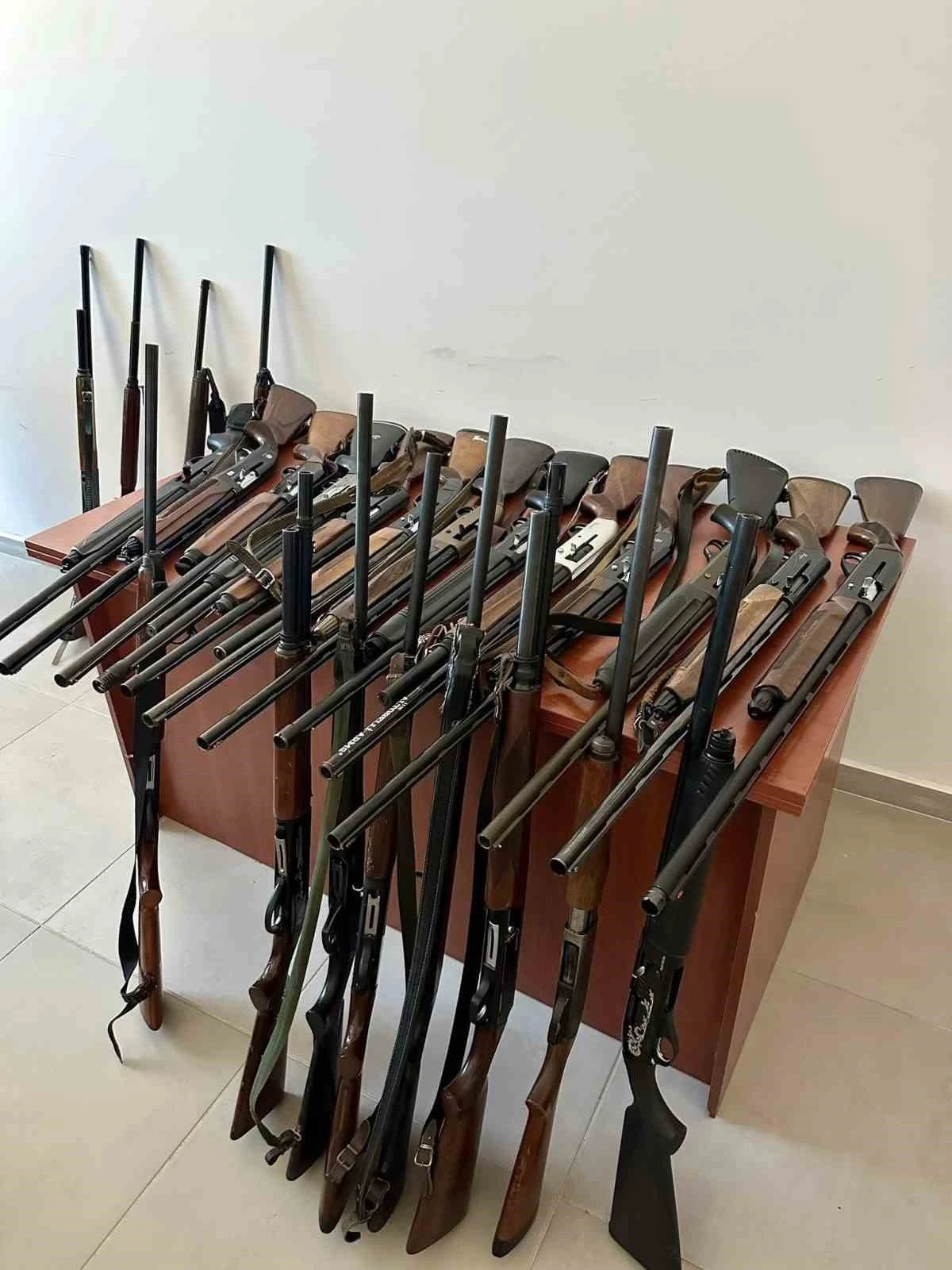 Bayburt&rsquo;ta 25 av t&uuml;feği ihale usul&uuml;yle satıldı
