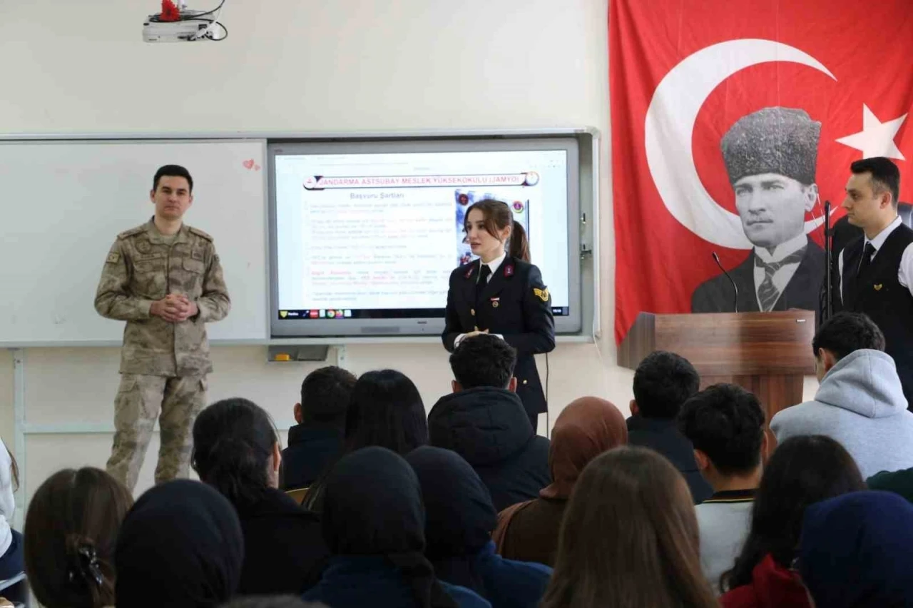 Bayburt&rsquo;ta 3 Bin 296 lise &ouml;ğrencisine JSGA tanıtıldı
