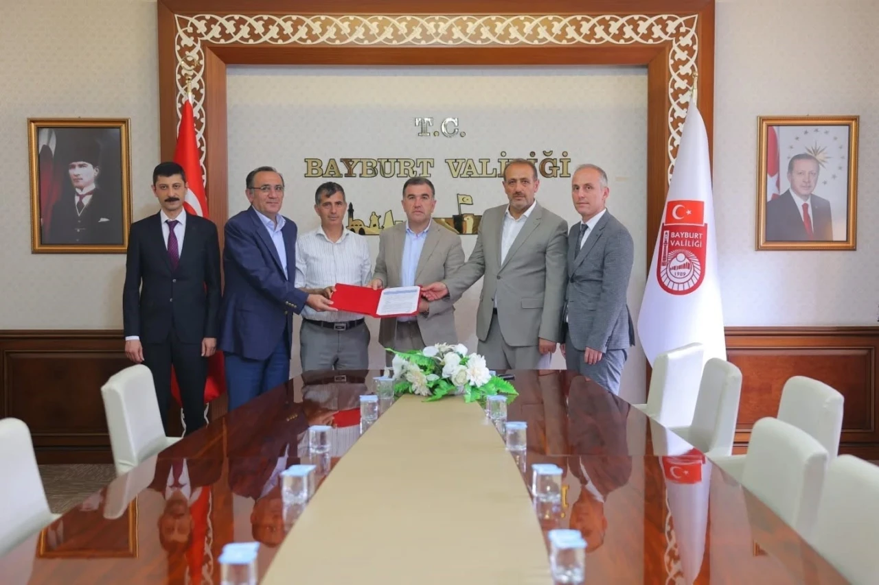 Bayburt’ta 300 milyon liralık tarım yatırımında imzalar atıldı
