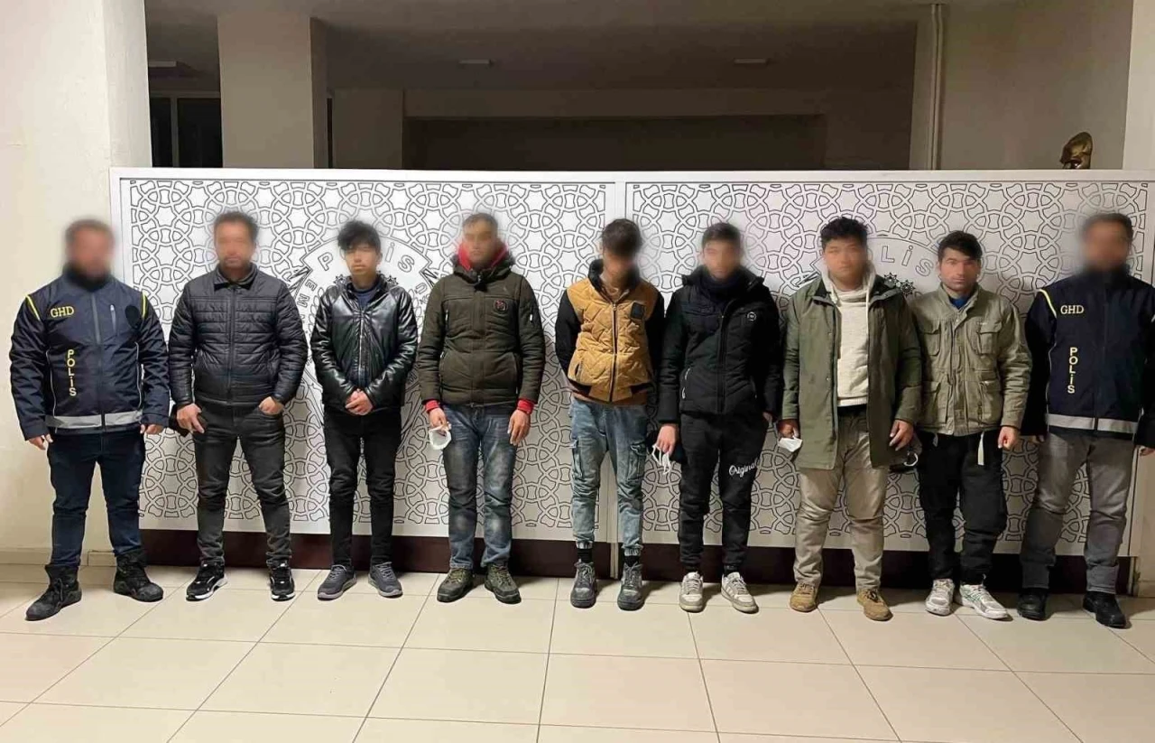 Bayburt’ta 7 kaçak göçmen ve göçmenleri ülkeye sokan 3 organizatör yakalandı