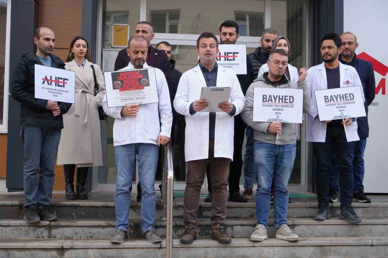 Bayburt&rsquo;ta aile hekimlerinden &uuml;cret kesintilerine ve iş y&uuml;k&uuml;ne tepki

