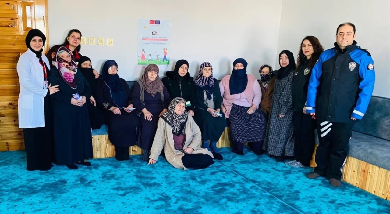 Bayburt&rsquo;ta aileye y&ouml;nelik bilgilendirme &ccedil;alışması
