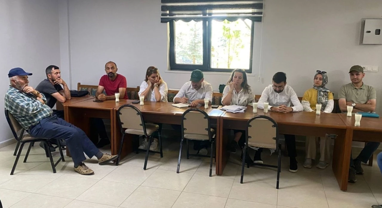 Bayburt’ta arazi toplulaştırma çalışmaları hakkında çiftçiler bilgilendirildi
