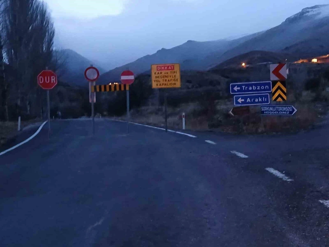 Bayburt’ta bazı köy yolları ve geçitler yoğun kar nedeniyle ulaşıma kapatıldı
