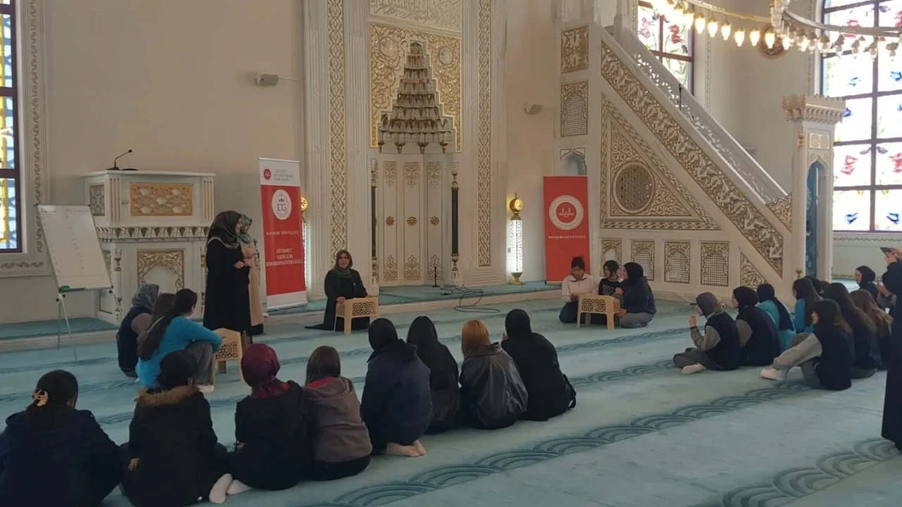 Bayburt&rsquo;ta &Ccedil;EDES yıl sonu şenliği d&uuml;zenlendi
