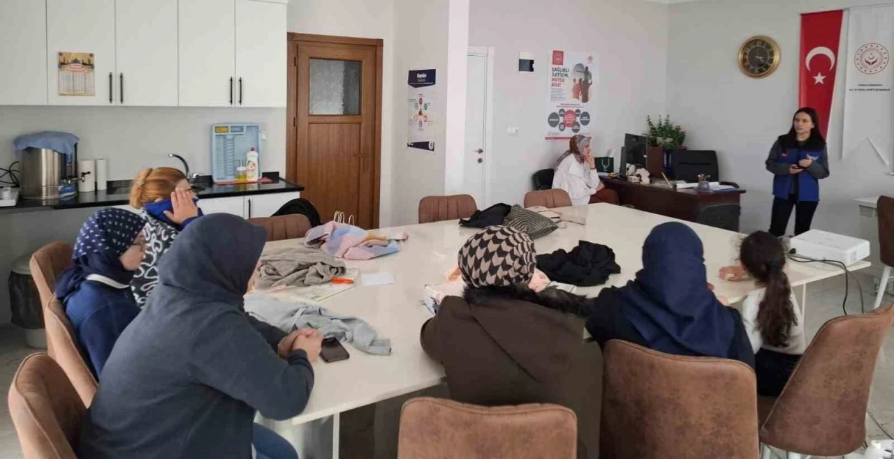 Bayburt’ta Deprem Haftası dolayısıyla kursiyerlere deprem eğitimi verildi