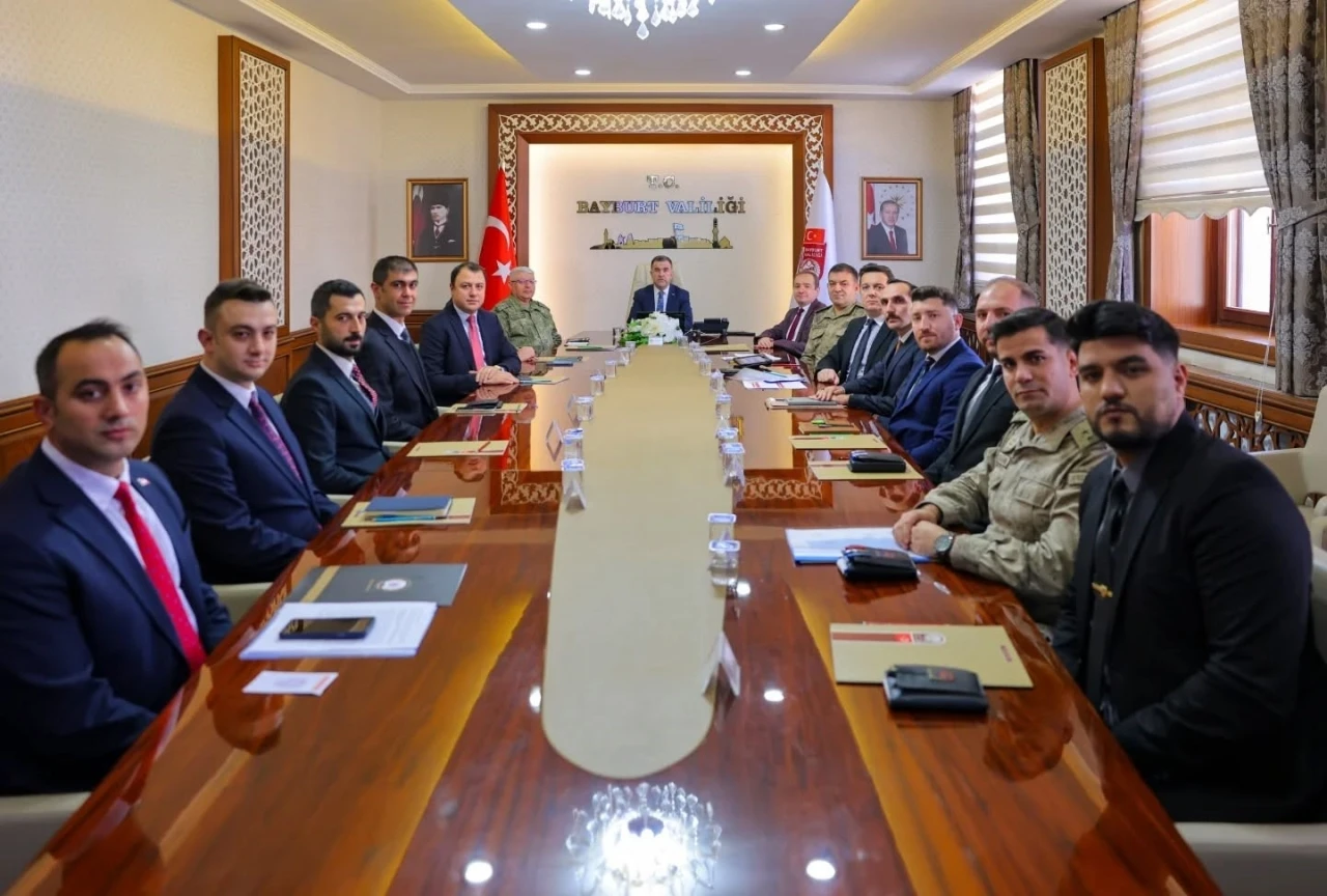 Bayburt’ta güvenlik ve asayiş tedbirleri masaya yatırıldı
