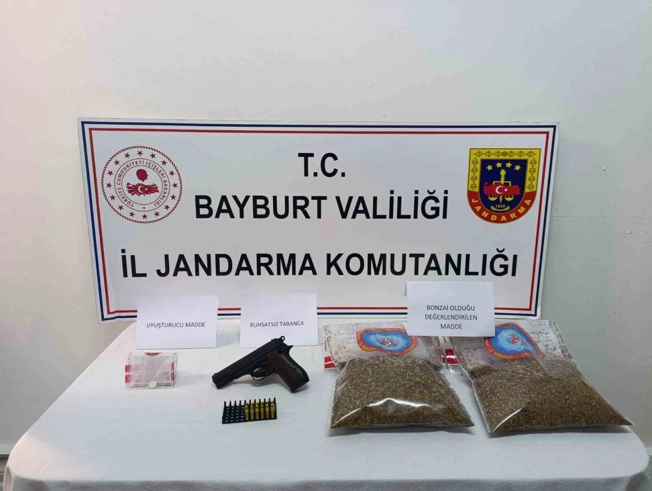 Bayburt&rsquo;ta jandarma ekiplerinden uyuşturucu operasyonu: 6 ş&uuml;pheli yakalandı
