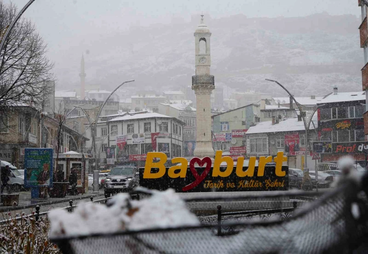 Bayburt&rsquo;ta kar tatili bir g&uuml;n daha uzatıldı
