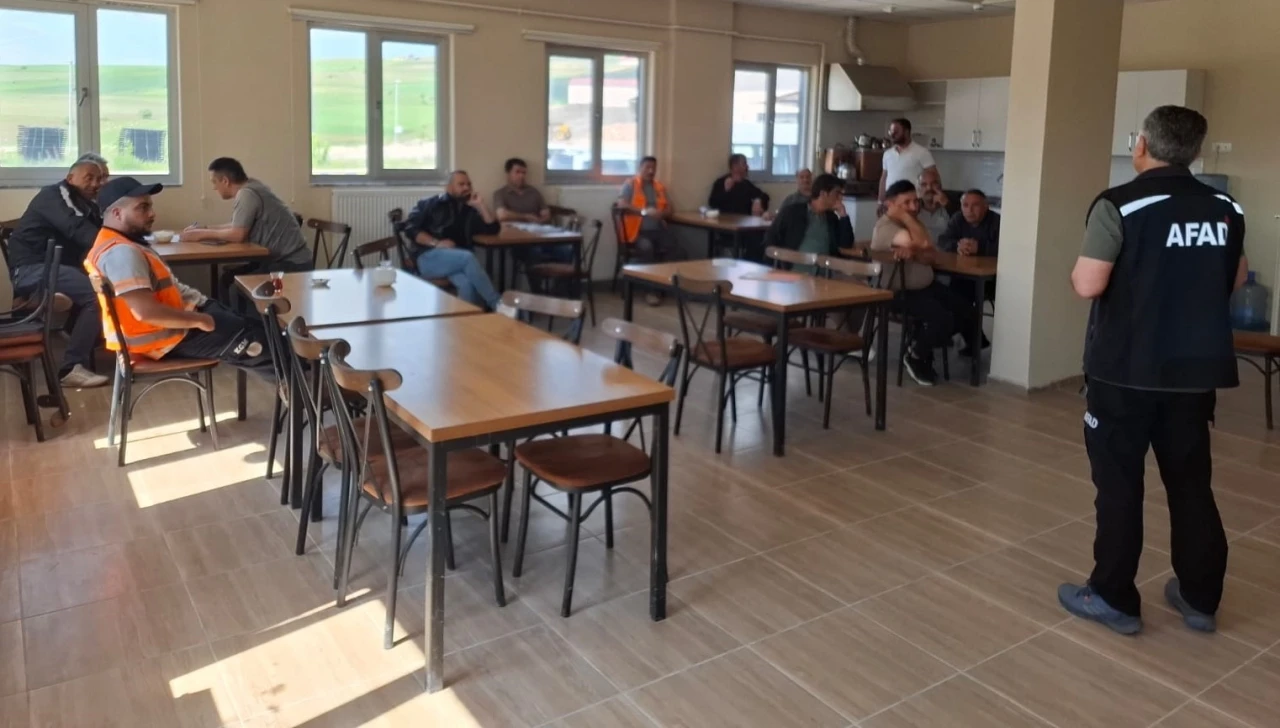 Bayburt’ta Karayolları personeline afet farkındalı