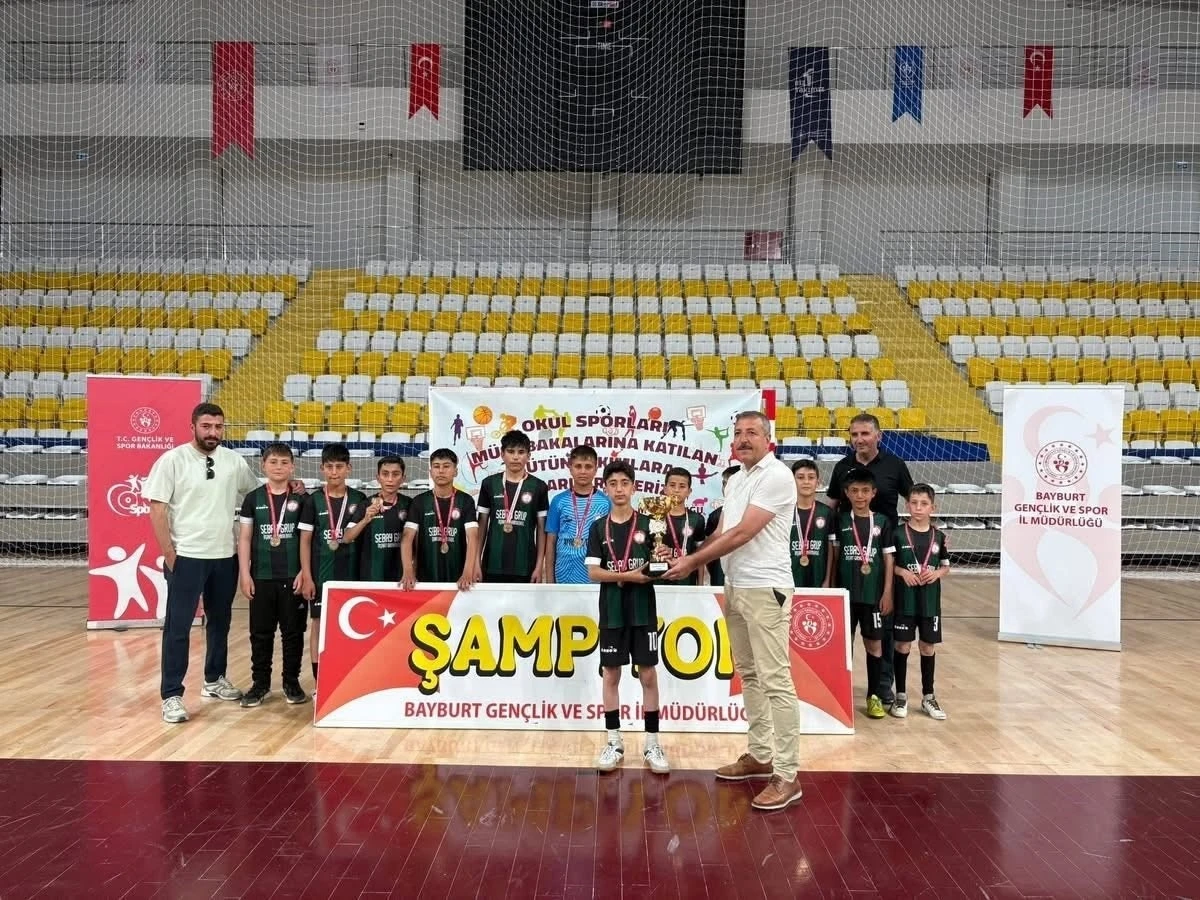 Bayburt&rsquo;ta k&uuml;&ccedil;&uuml;k erkekler futsal il birincisi belli oldu
