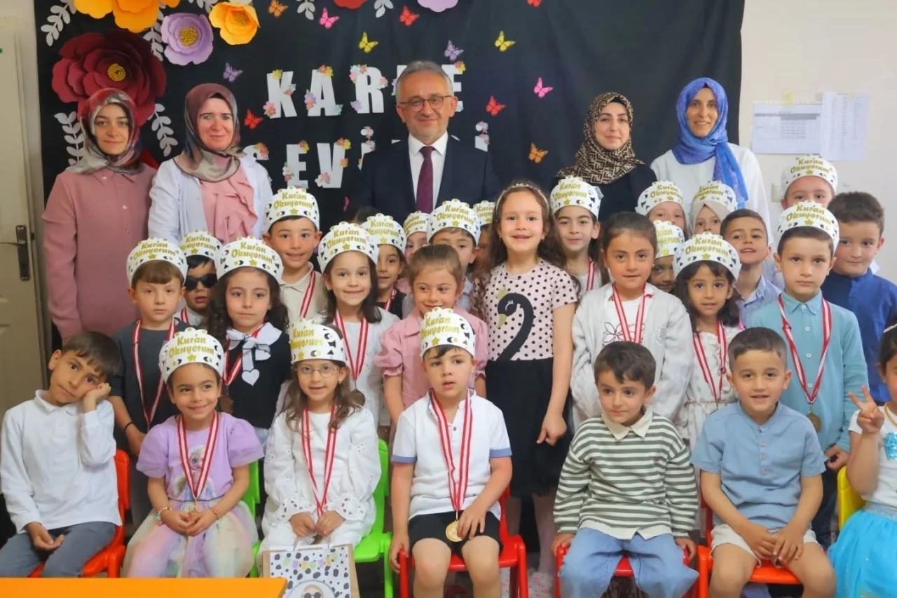 Bayburt&rsquo;ta Kur&rsquo;an kursu &ouml;ğrencileri karne sevinci yaşadı
