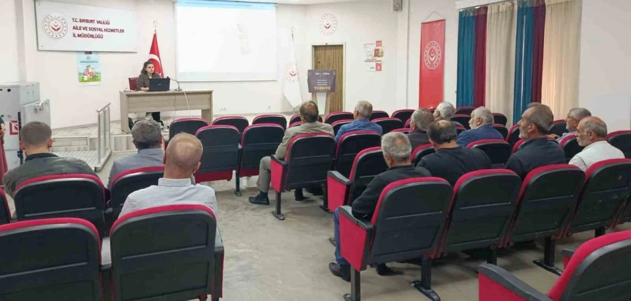 Bayburt&rsquo;ta muhtarlara sosyal hizmetler anlatıldı
